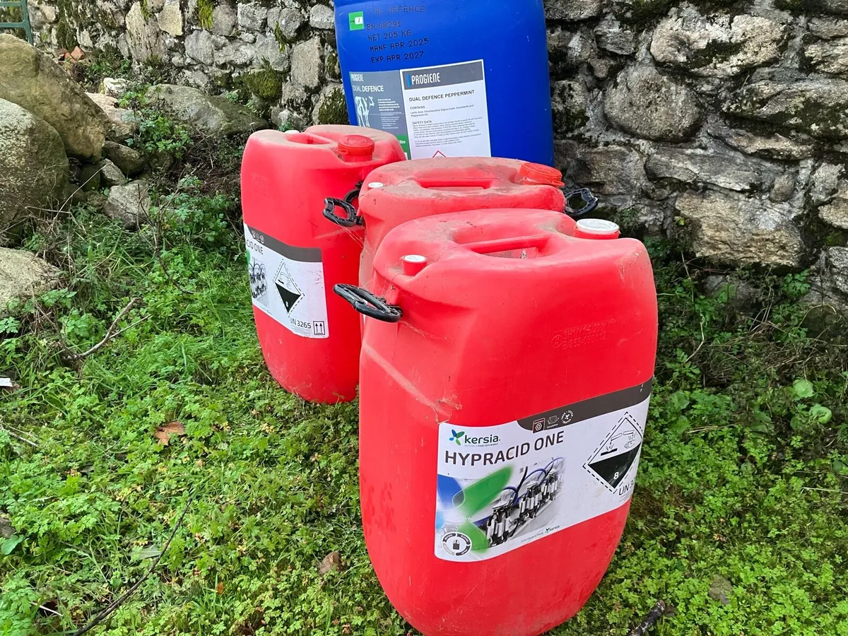 Blue barrels and red tubs - Image 1