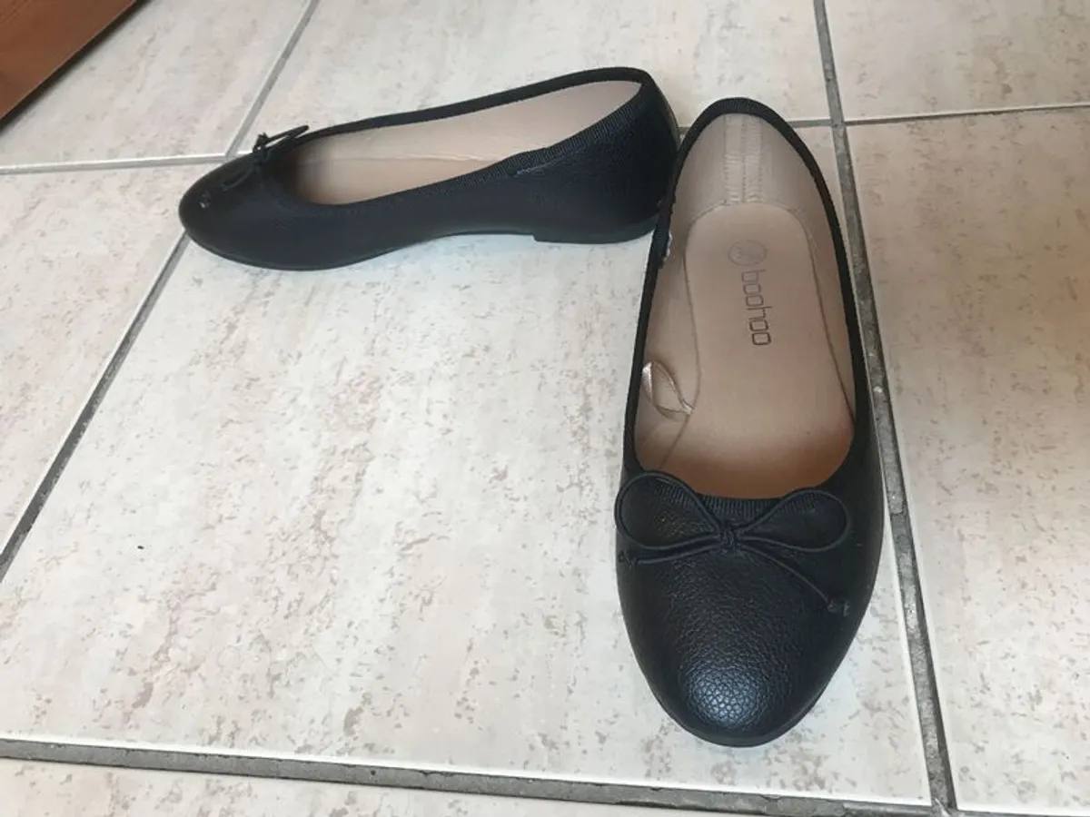 (Lot of 25) Ladies' Shoes Size 3/36 - Image 2