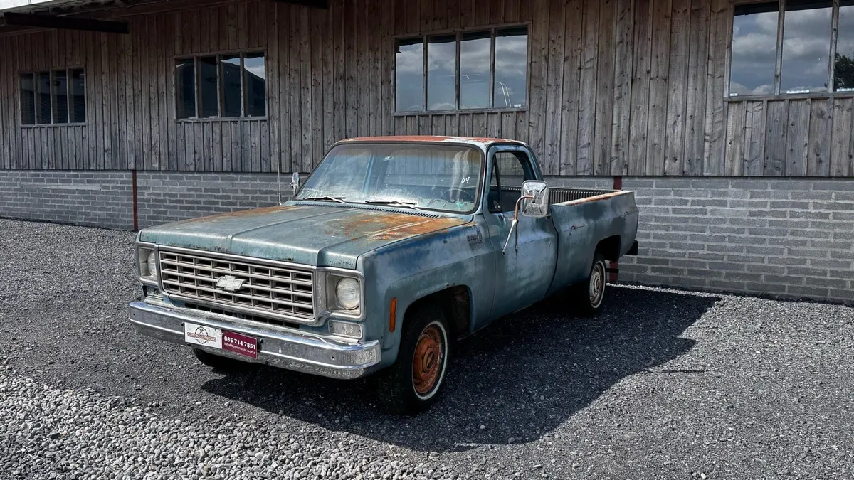 Chevrolet C10 Custom Deluxe L6 Lightweight Truck - Image 1