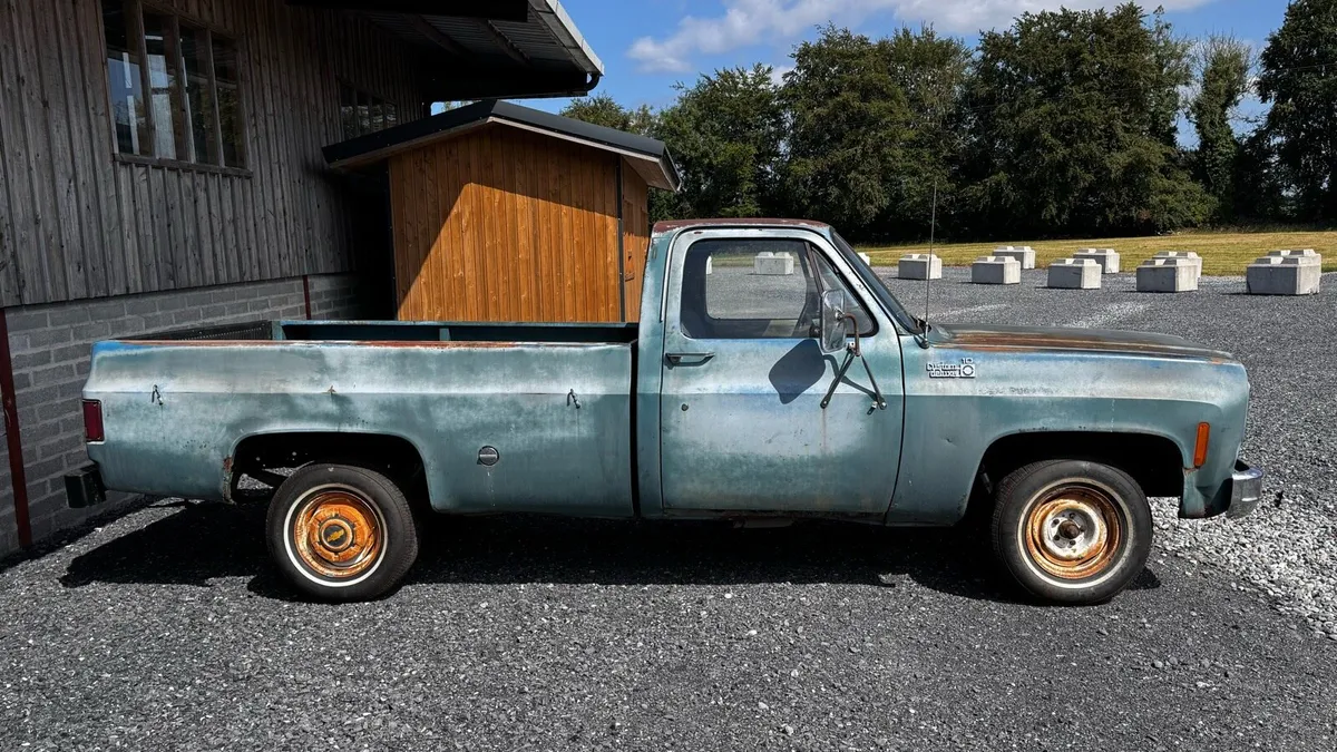 Chevrolet C10 Custom Deluxe L6 Lightweight Truck - Image 3