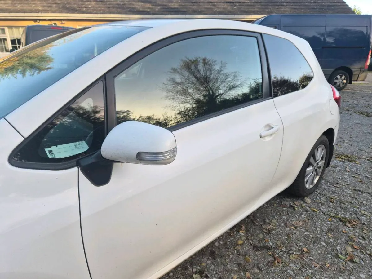 Toyota auris van 2011 - Image 1