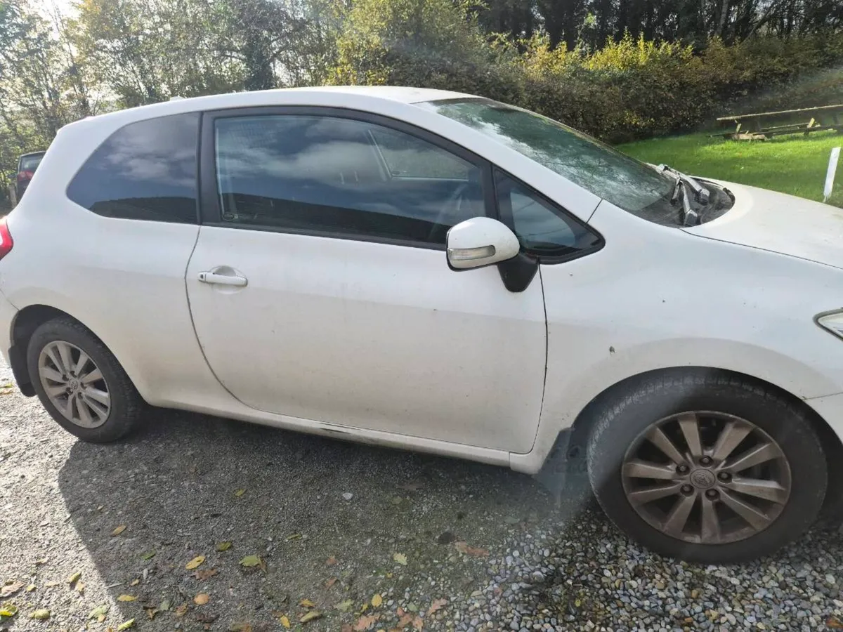 Toyota auris van 2011 - Image 4