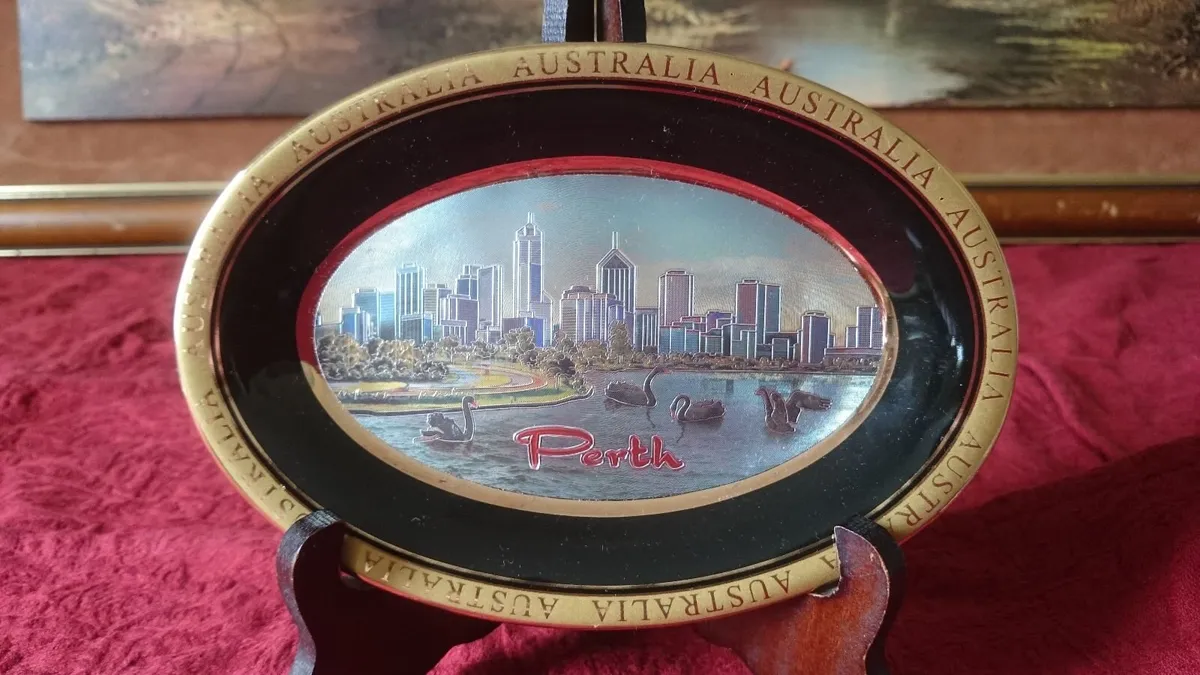 Chonkin Art Pert Australia Gold Rim Ceramic Dish - Image 1