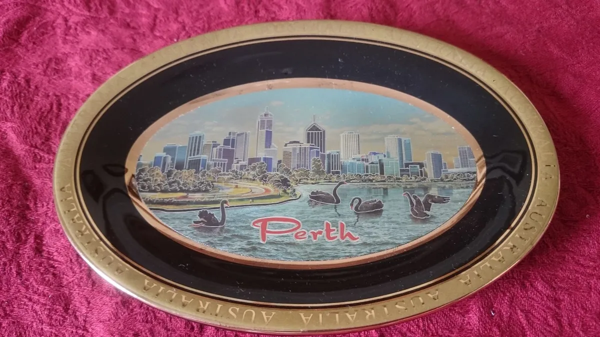Chonkin Art Pert Australia Gold Rim Ceramic Dish - Image 2