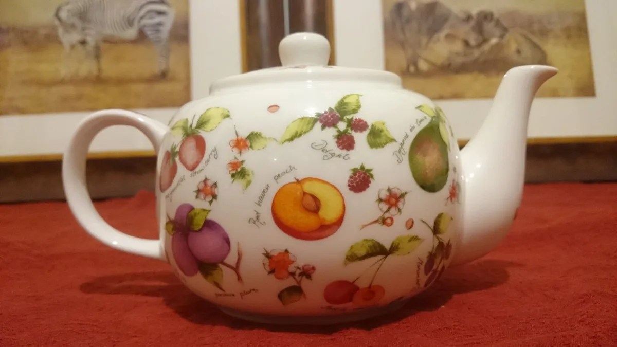 Leonardo Collection England Fine China Teapot - Image 2