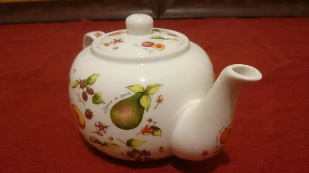Leonardo Collection England Fine China Teapot - Image 3
