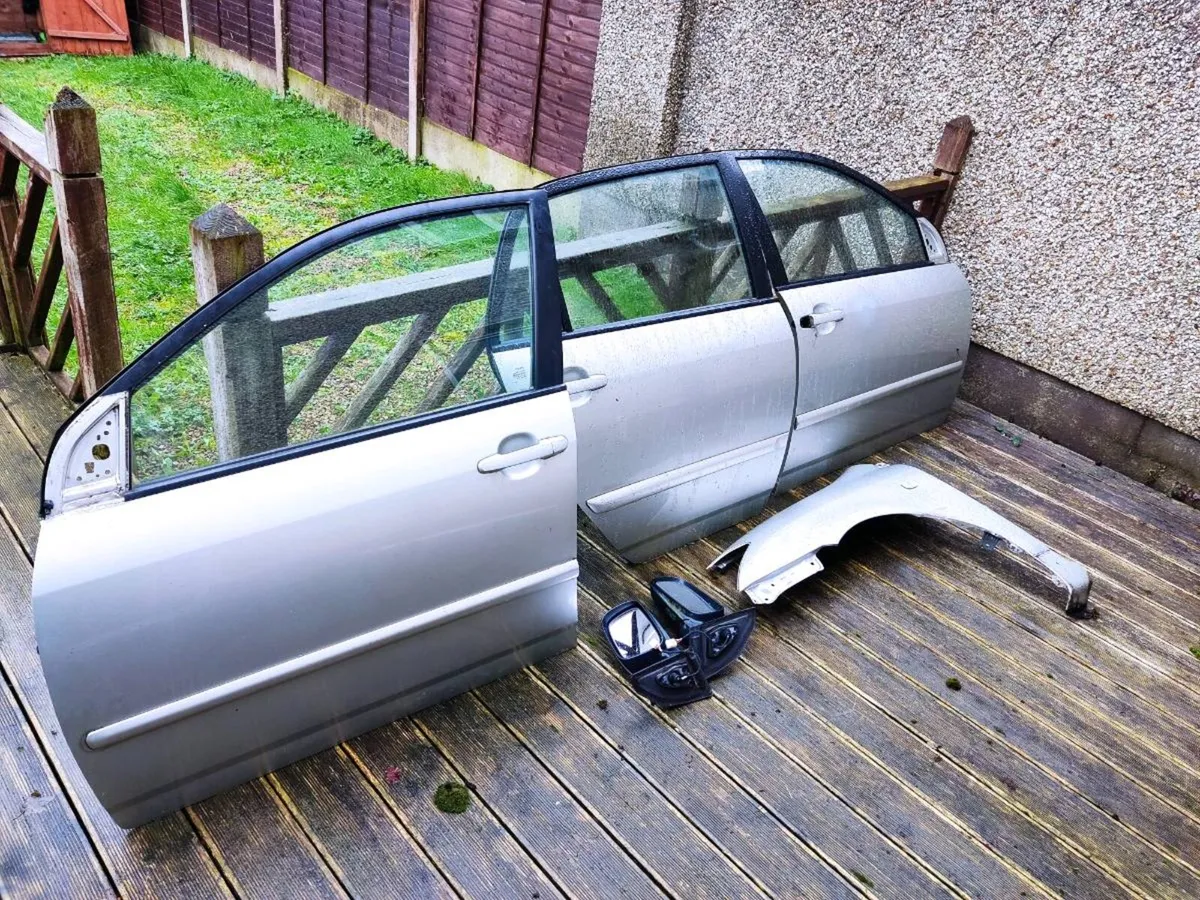 Toyota Corolla hatchback doors - Image 1