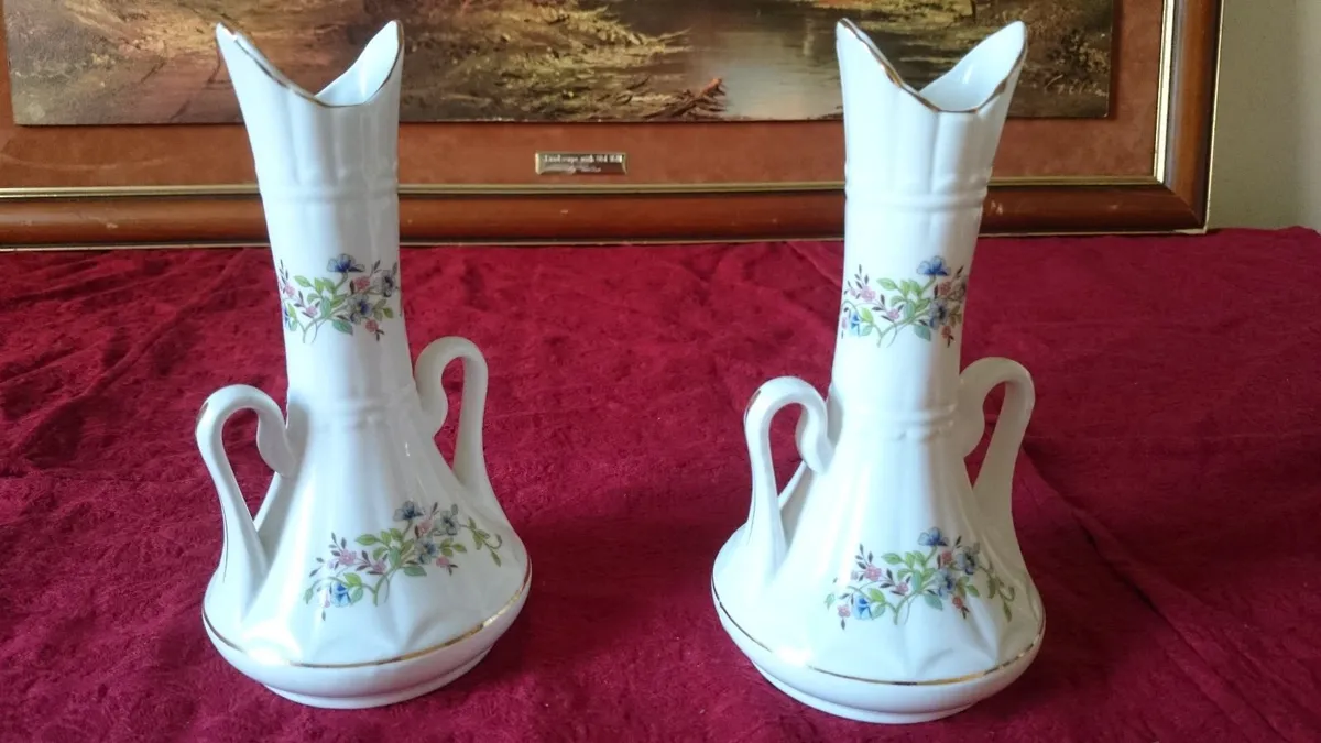 Pair Claddagh China Ireland 2 Handled Floral Vases - Image 2