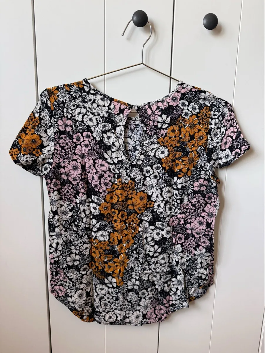 H&M women ladies top, t-shirt - Image 3