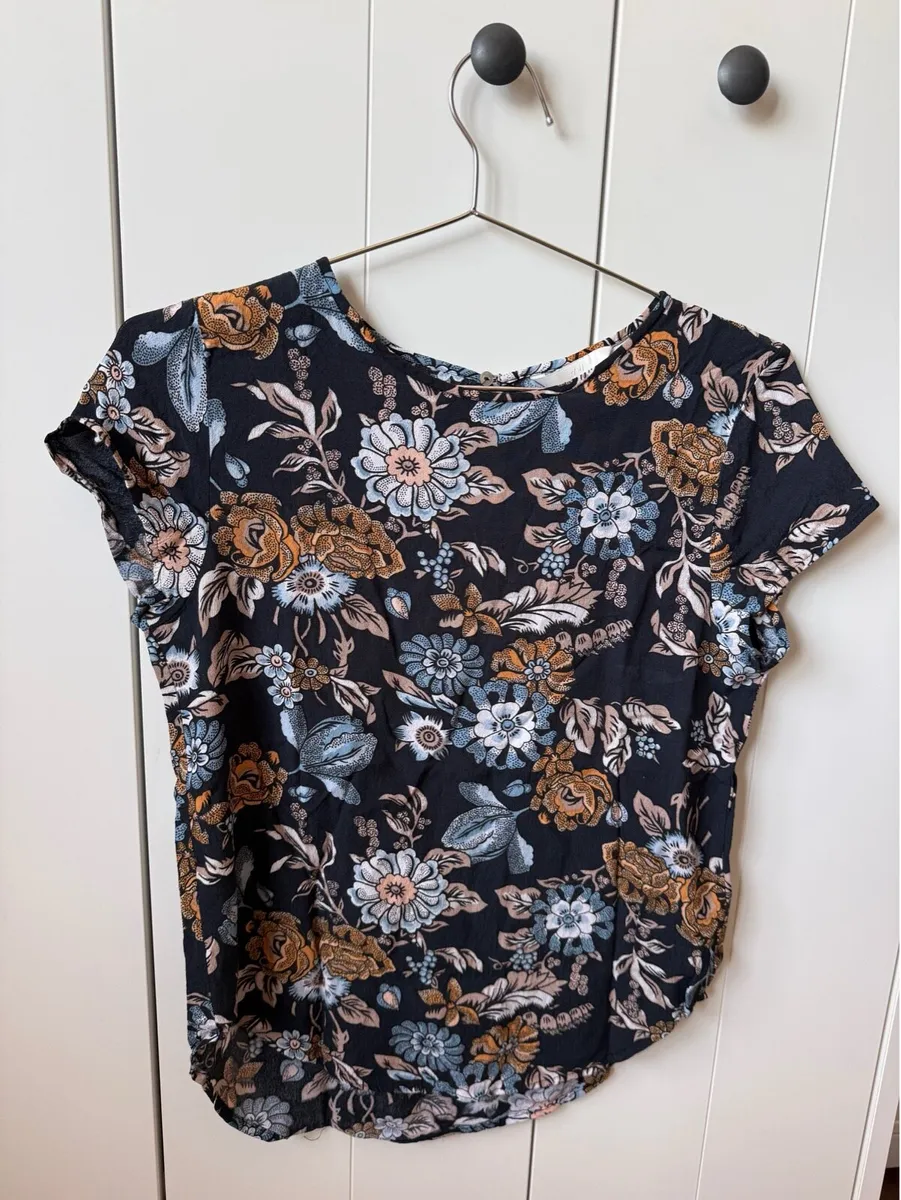 H&M women ladies top, t-shirt - Image 1
