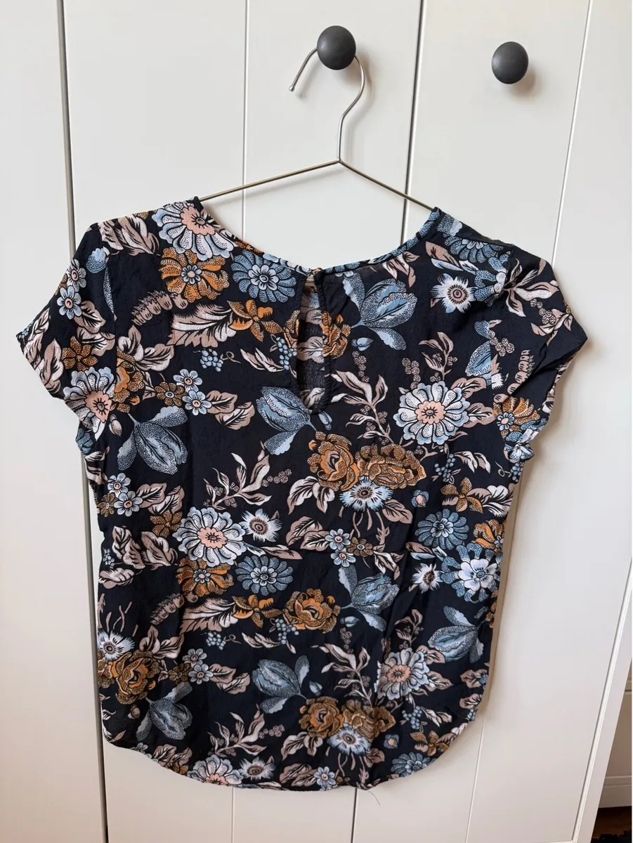 H&M women ladies top, t-shirt - Image 3