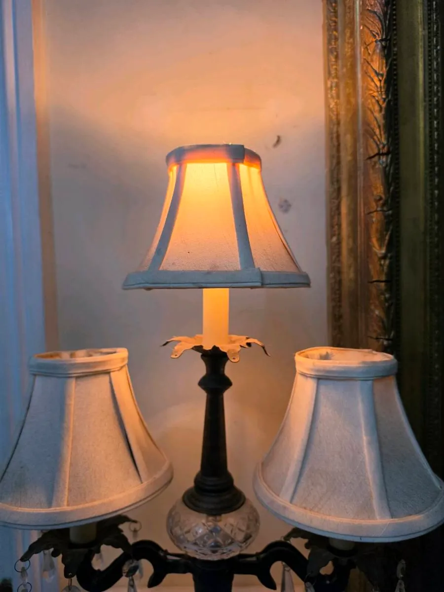 A vintage lamp - Image 4