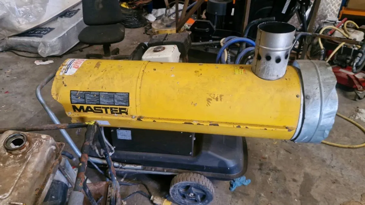 Space heater can be seen working - Image 2