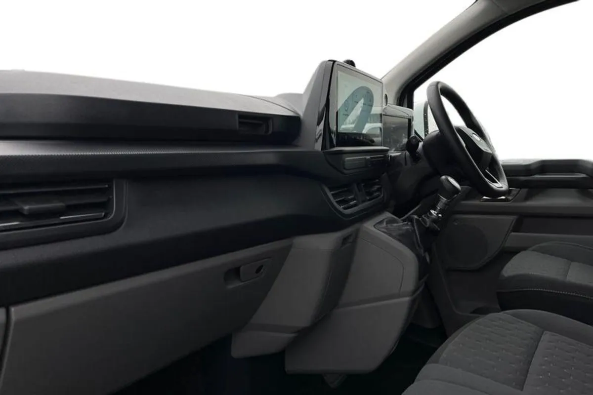 Ford Transit Custom 320 Limited L1 SWB Double Cab - Image 3