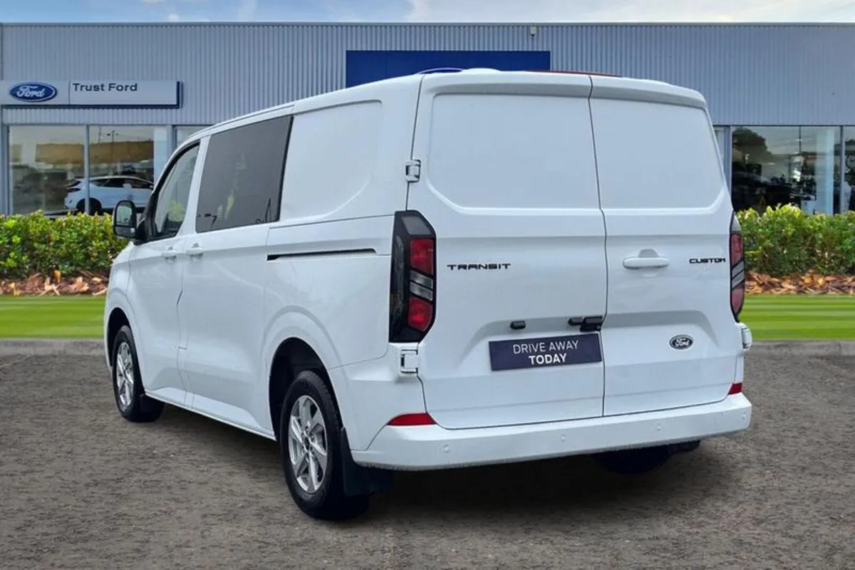 Ford Transit Custom 320 Limited L1 SWB Double Cab - Image 2