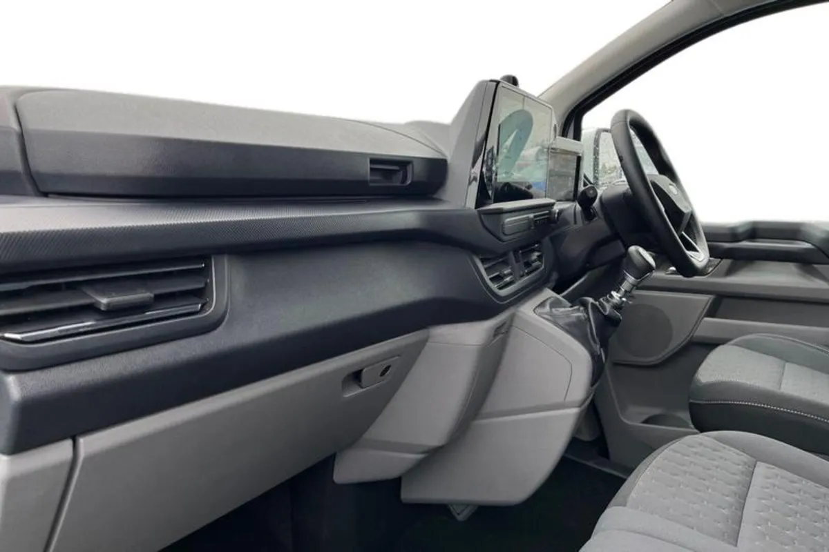 Ford Transit Custom 320 Limited L1 SWB Double Cab - Image 3