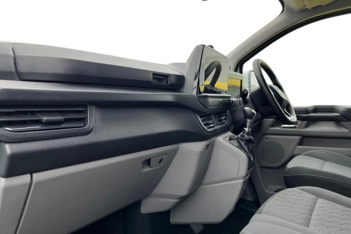 Ford Transit Custom 320 Limited L1 SWB Double Cab - Image 3