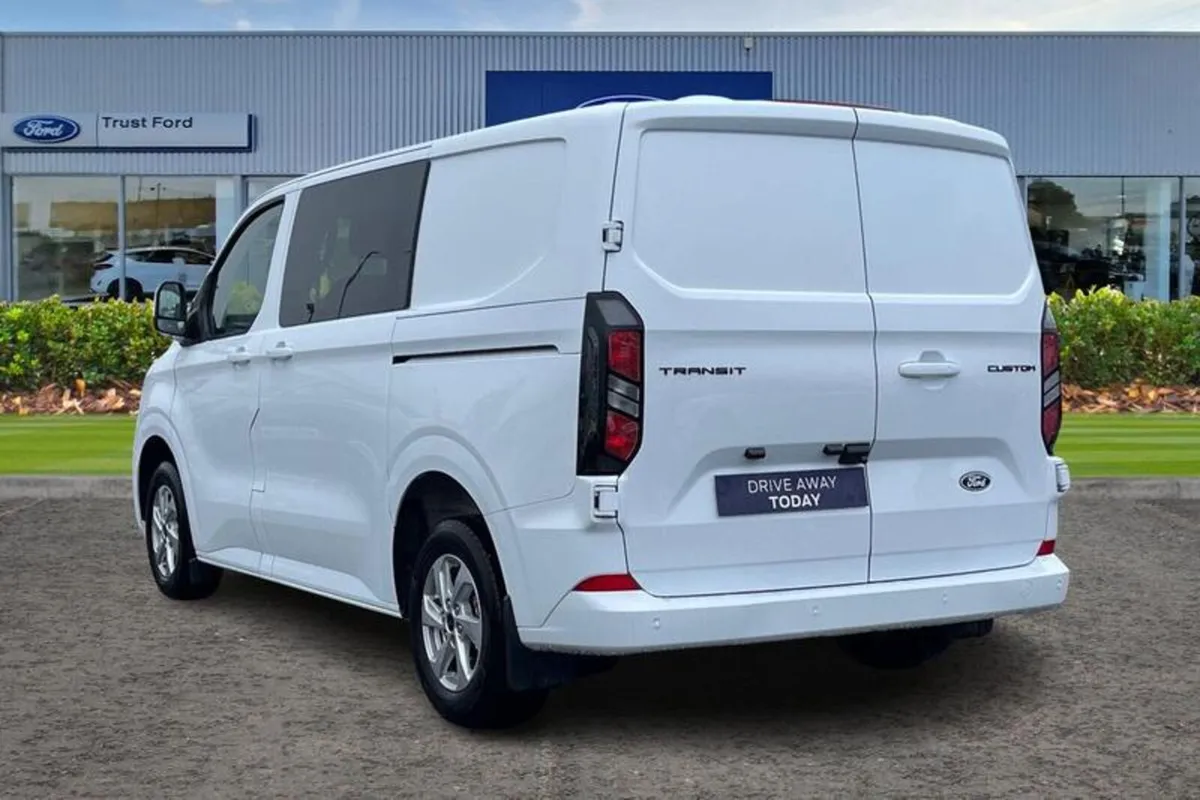 Ford Transit Custom 320 Limited L1 SWB Double Cab - Image 2