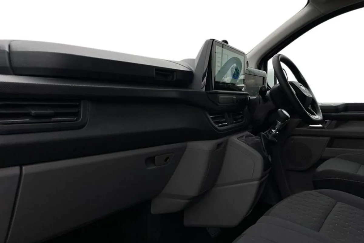 Ford Transit Custom 320 Limited L1 SWB Double Cab - Image 3