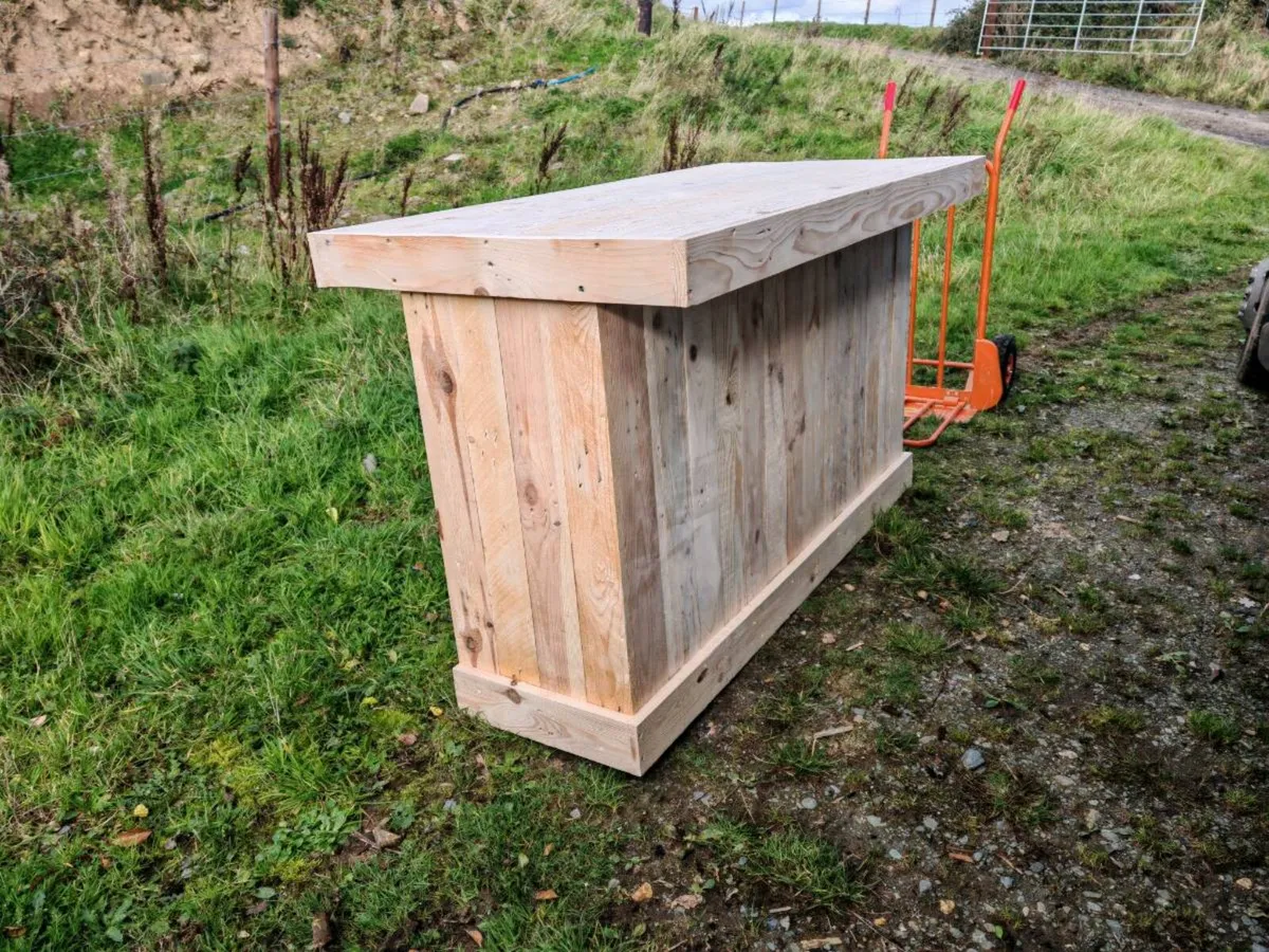 Rustic kitchen island with double overhang - Image 2