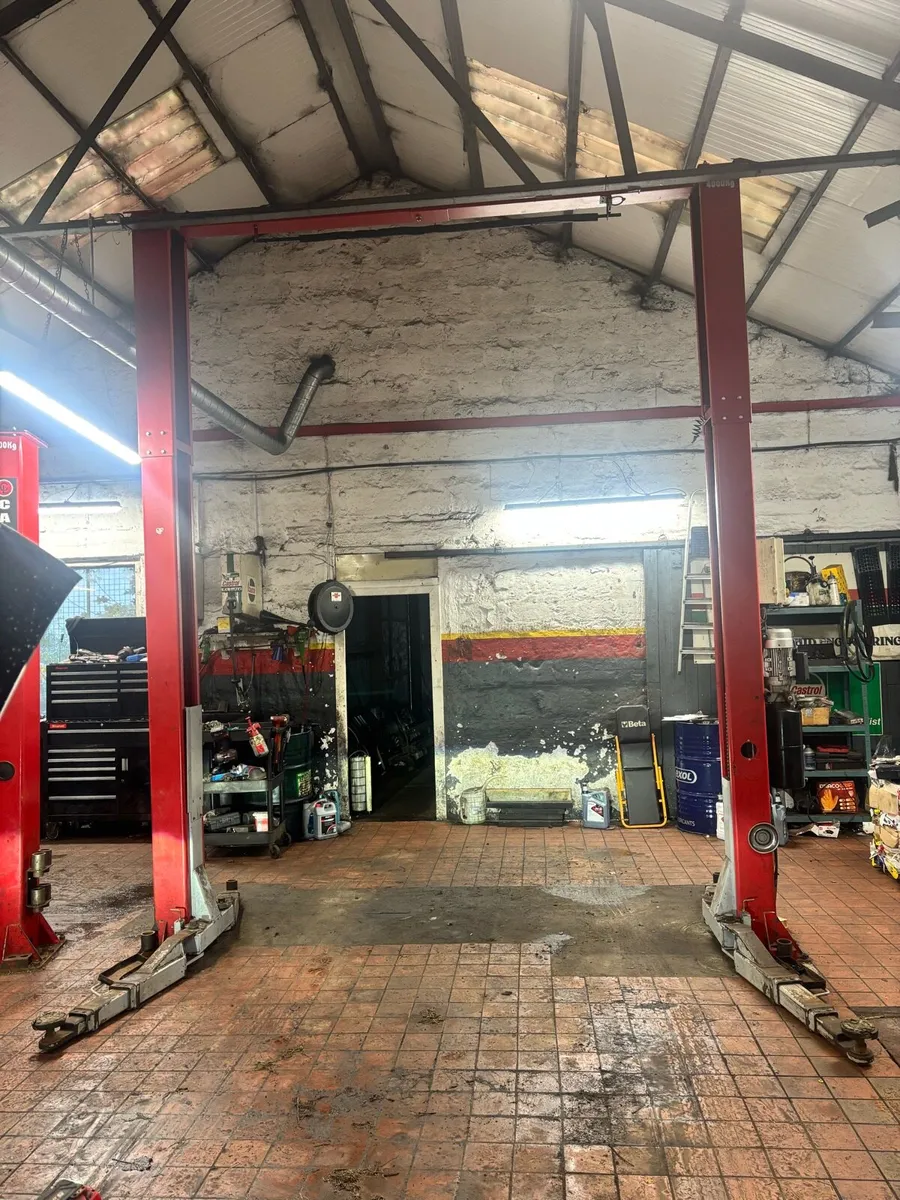 2 post car lift - Image 2