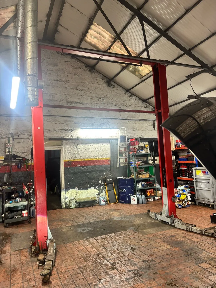 2 post car lift - Image 1