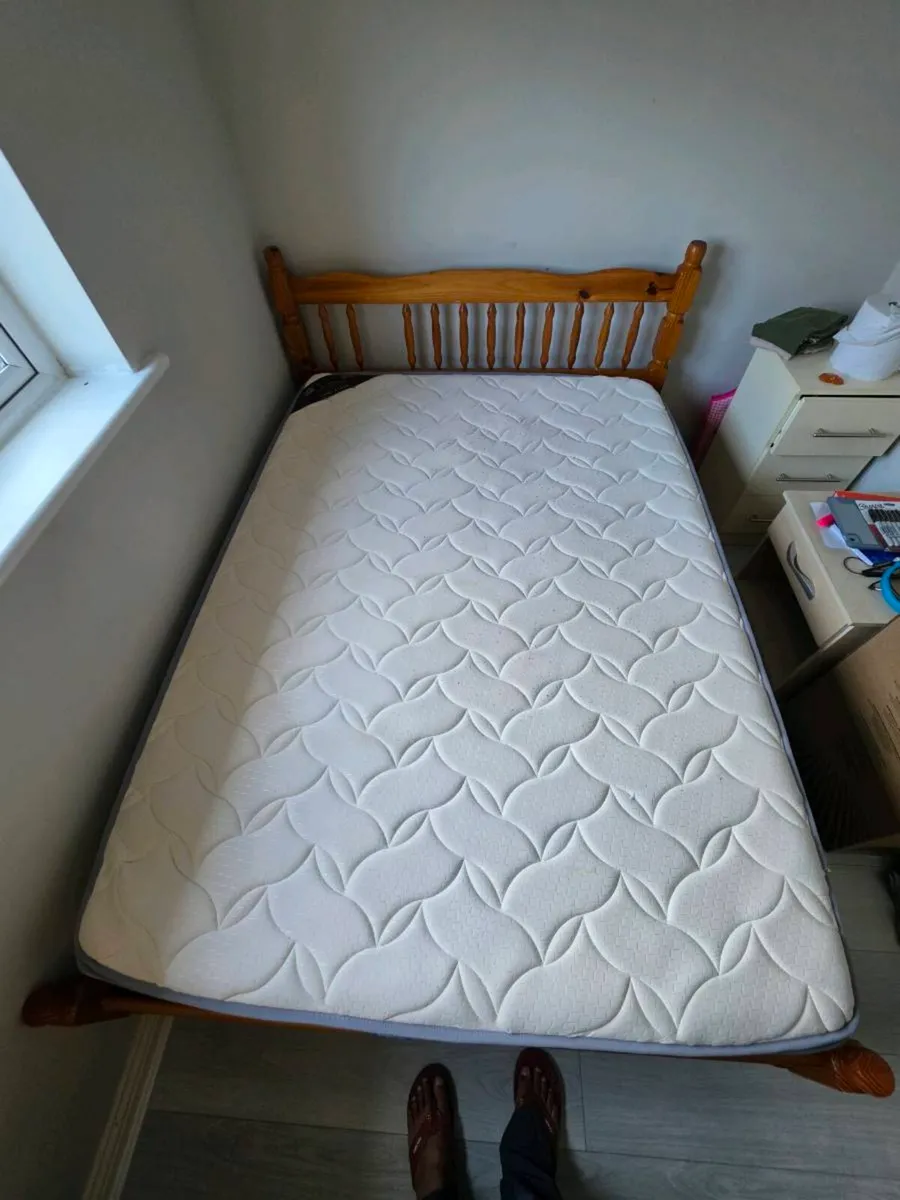 Double bed and mattress ×2  and side lockers x 2 - Image 3