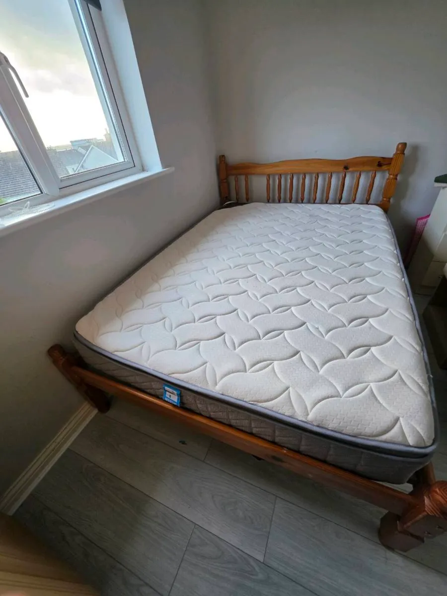 Double bed and mattress ×2  and side lockers x 2 - Image 4
