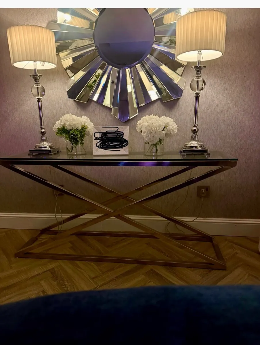Table, mirror and lamps - Image 1