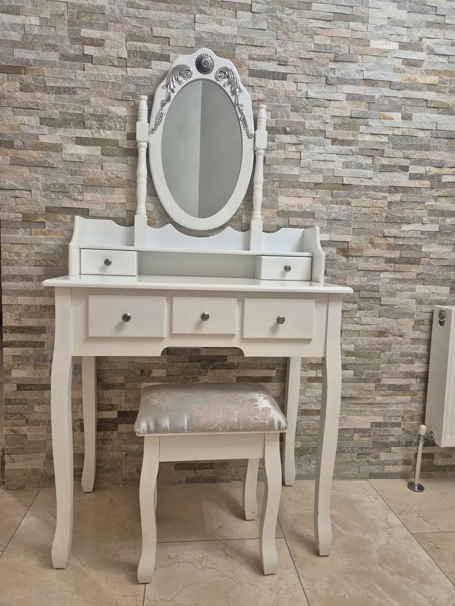 Vanity set
