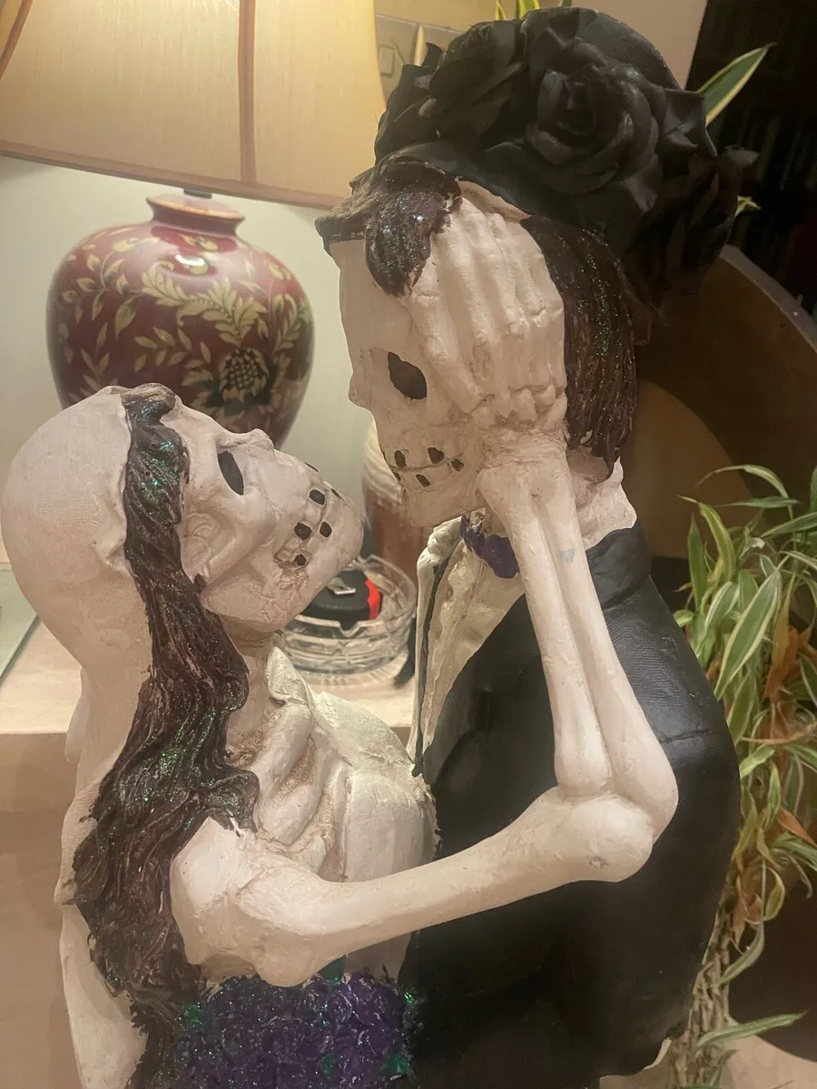 As New - Fabulous 4Ft Halloween Skeleton Statue - Image 2
