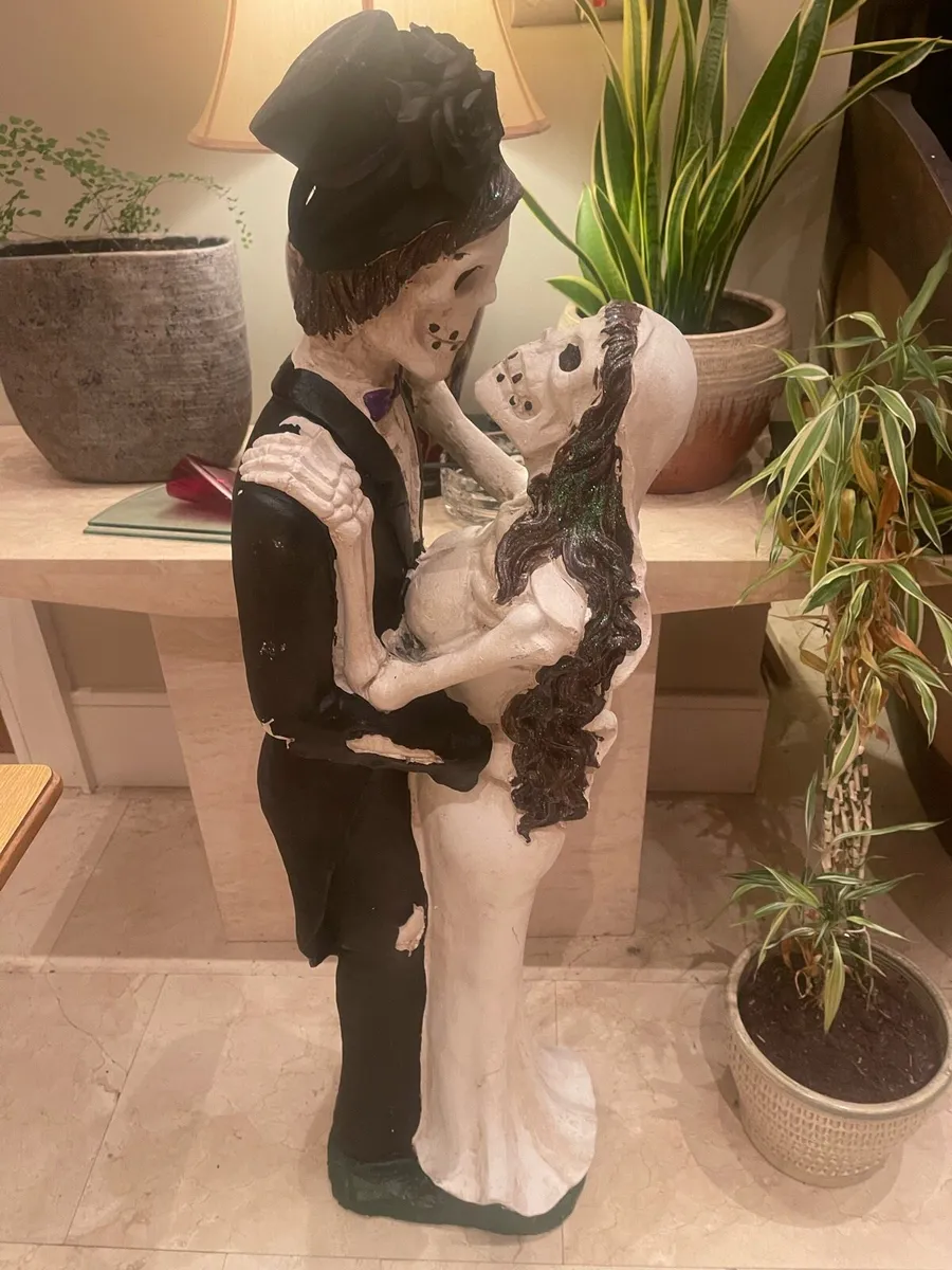 As New - Fabulous 4Ft Halloween Skeleton Statue - Image 3