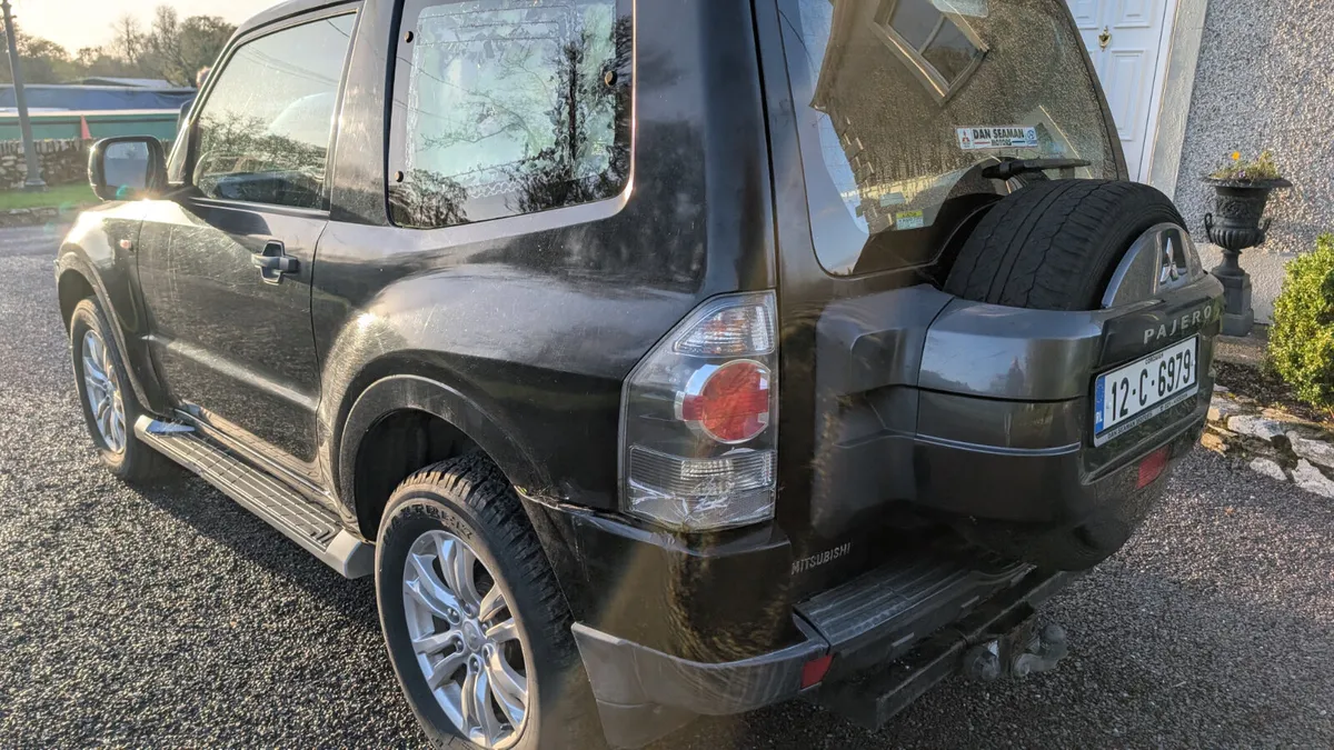 Mitsubishi Pajero 2012 SWB one owner only 47000 km - Image 2