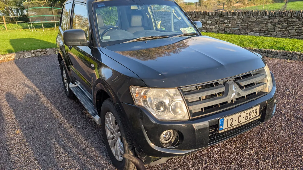 Mitsubishi Pajero 2012 SWB one owner only 47000 km - Image 1