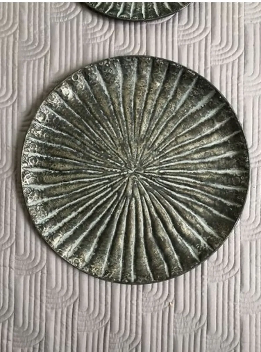 Decorative wall hanging plates - Image 1