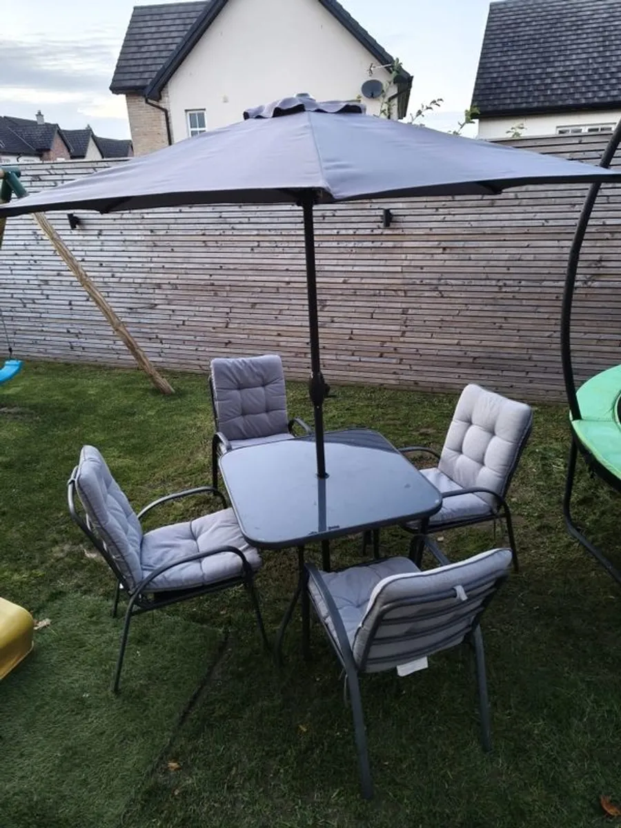 Garden table and chairs - Image 3