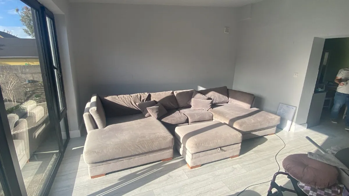 Couch - Image 2