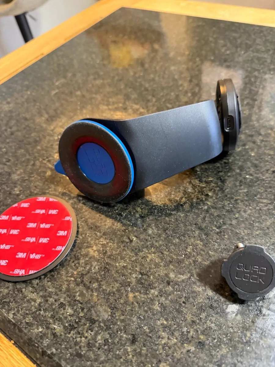 Quad lock charging mount - Image 3