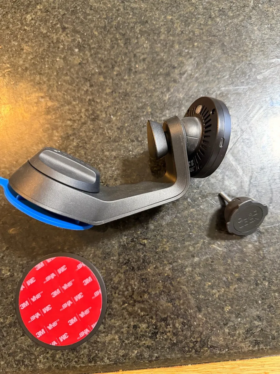 Quad lock charging mount - Image 2