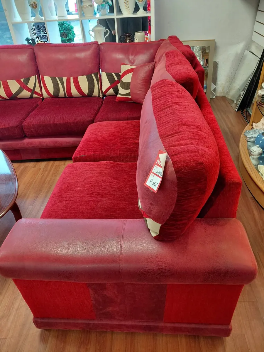 RED L- SHAPED CORNER COUCH - Image 2