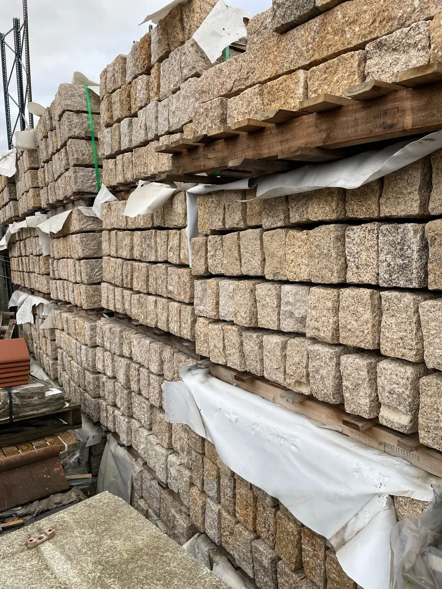 Granite Kerbs Brown 100x150x1000 - Image 1