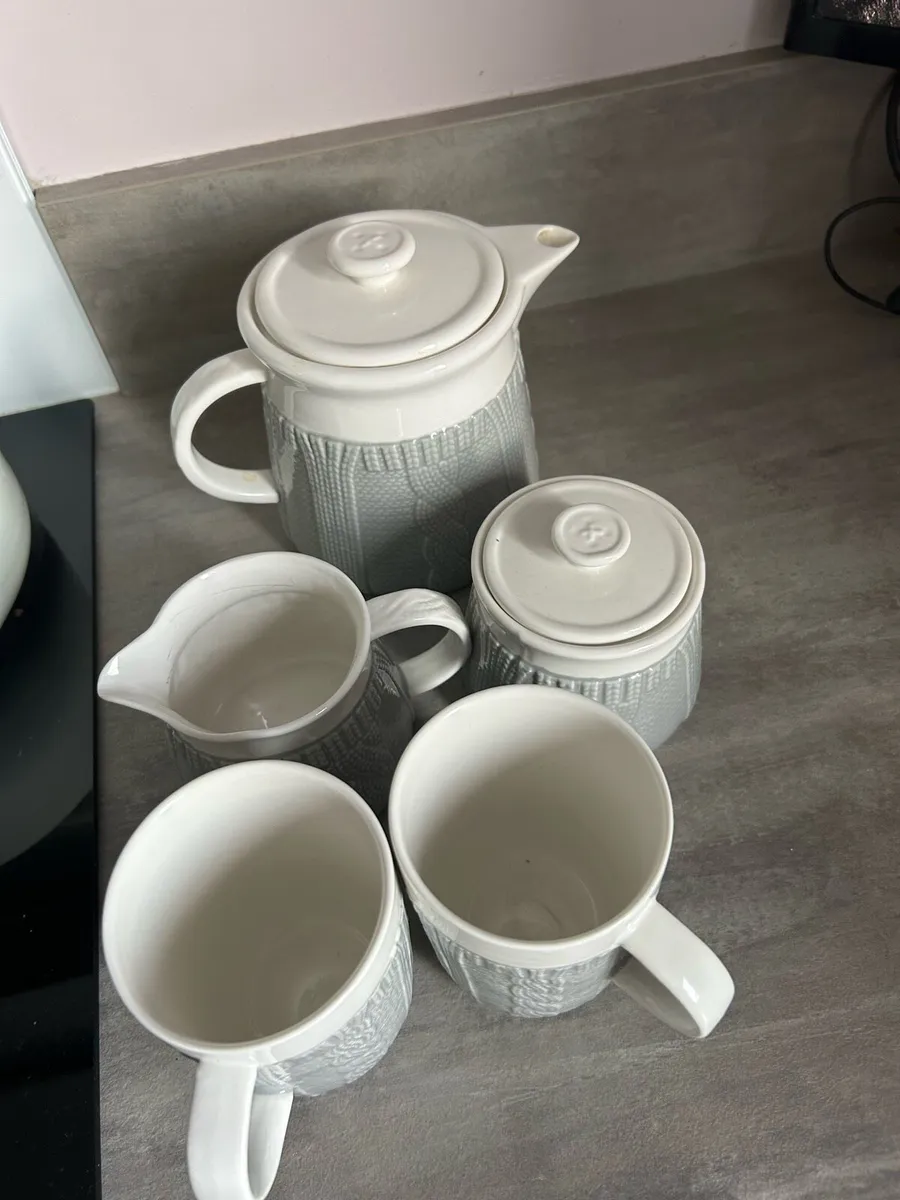 Teapot milk jug sugar bowl 2 cups - Image 2
