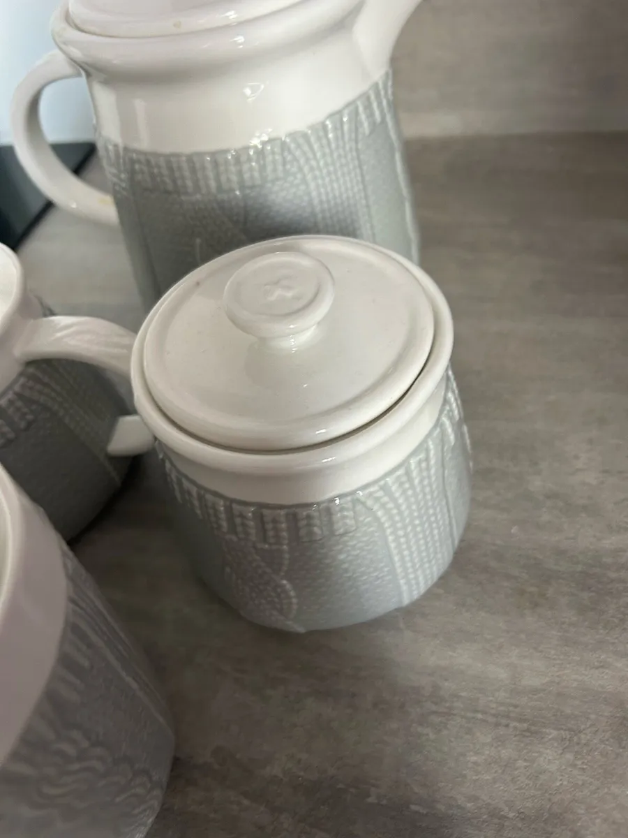 Teapot milk jug sugar bowl 2 cups - Image 4