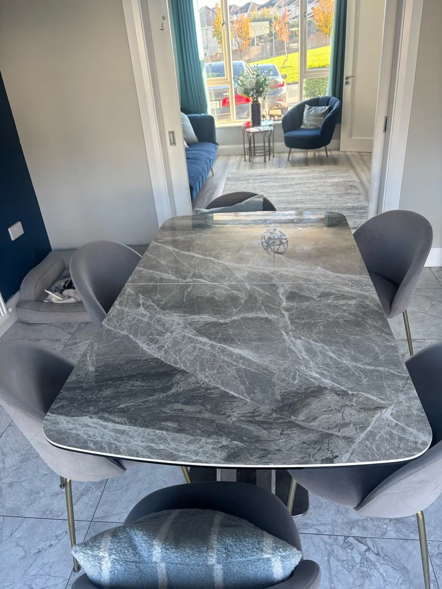 Kitchen table - Image 1