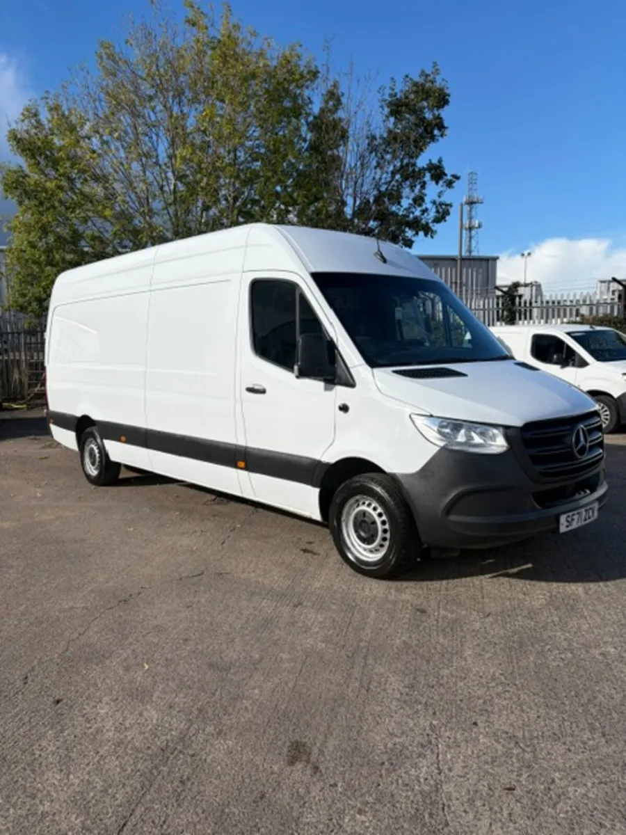 Mercedes-Benz Sprinter 2021 - Image 2