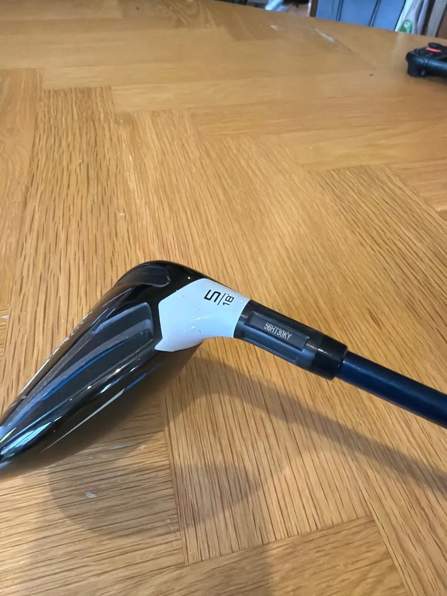 Taylor made 5 wood sim2max golf club - Image 3