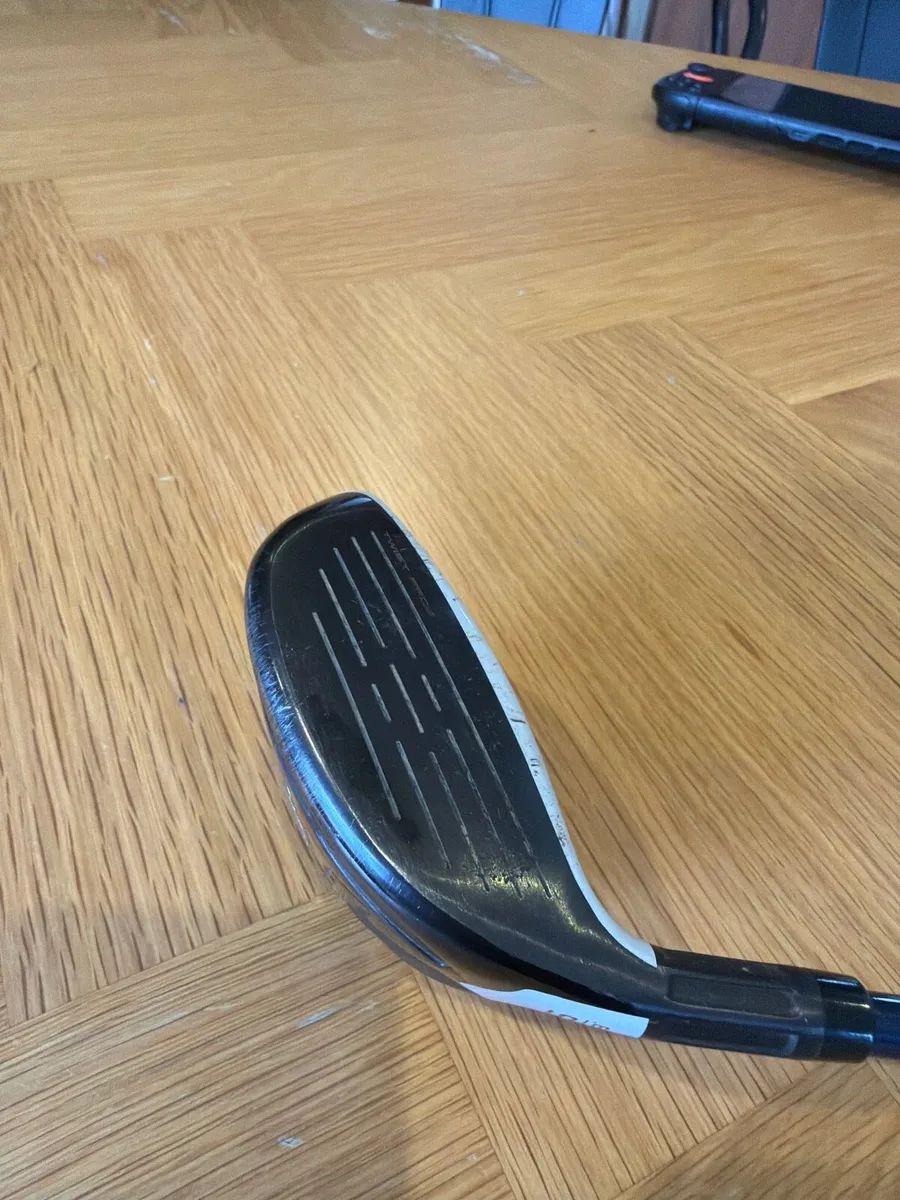 Taylor made 5 wood sim2max golf club - Image 4