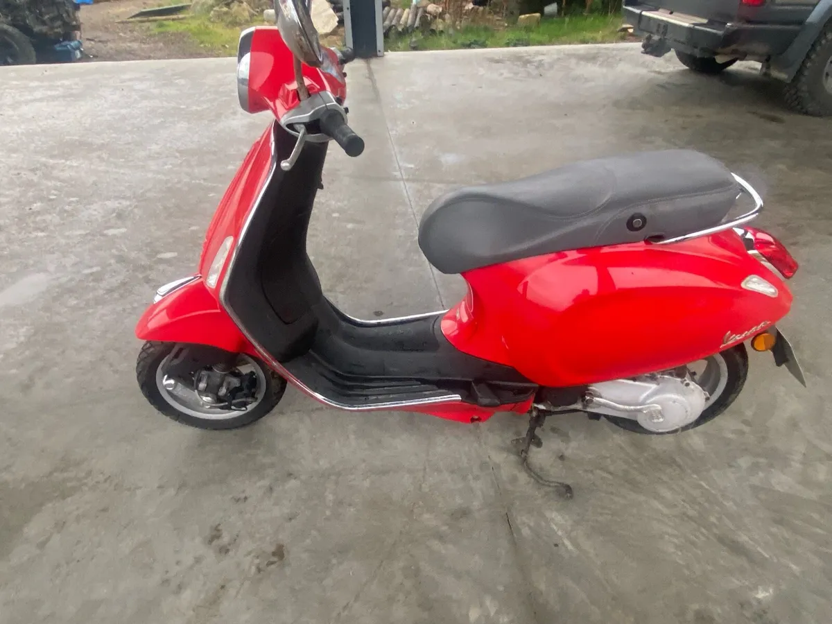 Vespa scooter - Image 3