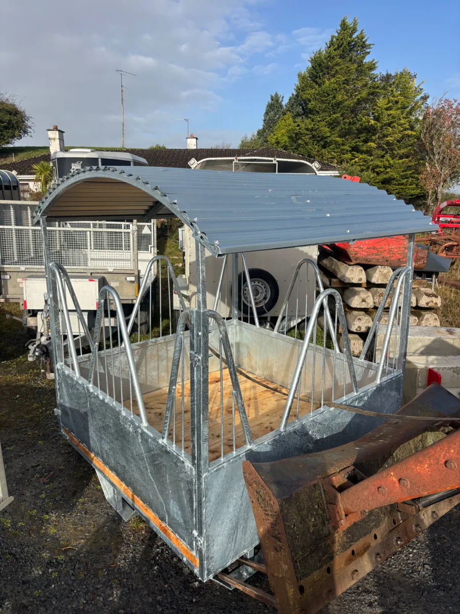 roofed horse feeders - Image 1