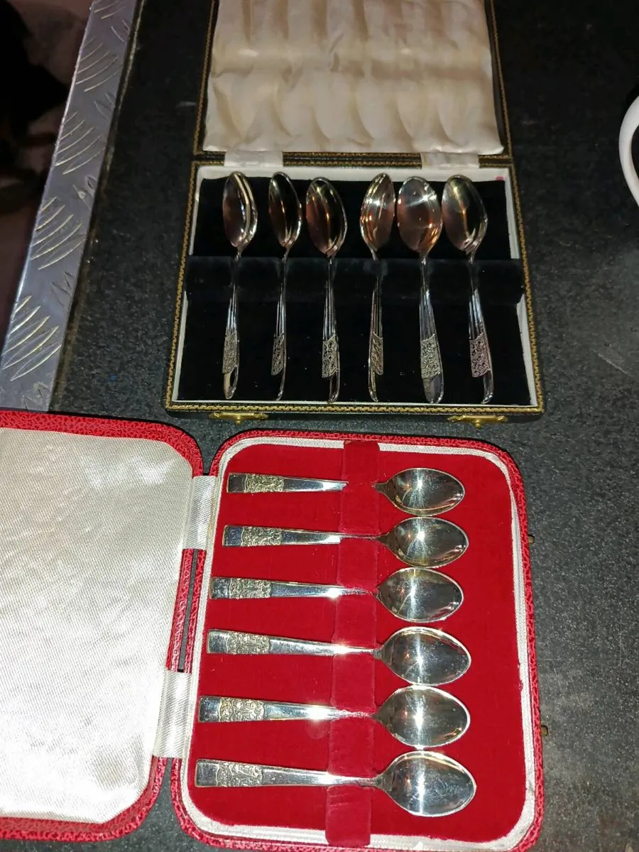 Silver plated spoon sets in original box - Image 1